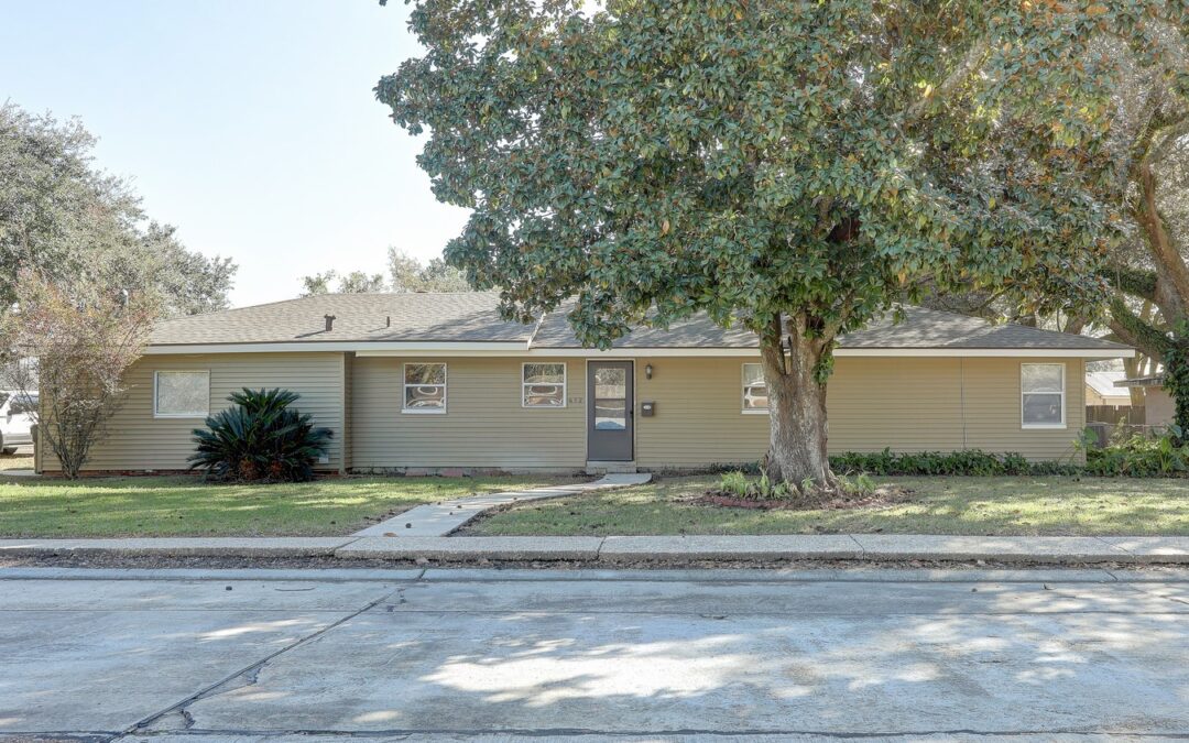 412 Azalea Dr., New Iberia